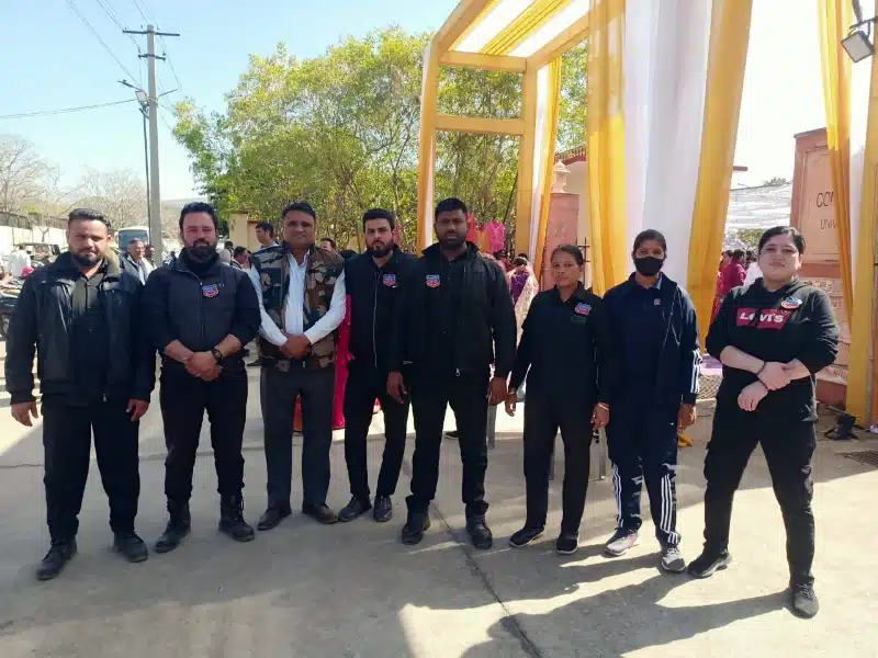 Uniformed security personnel providing office safety in Mansarovar